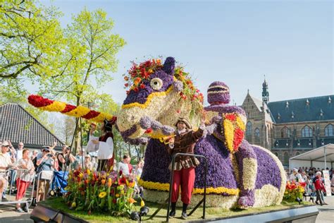 The Beautiful and Colorful Flower Parade Editorial Image - Image of landmark, famous: 126358675