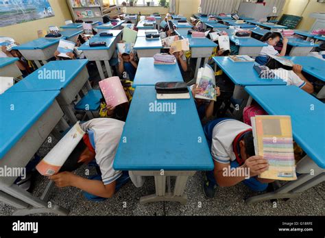 Yinchuan 11th May 2016 Students Hide Themselves Under Desks At The