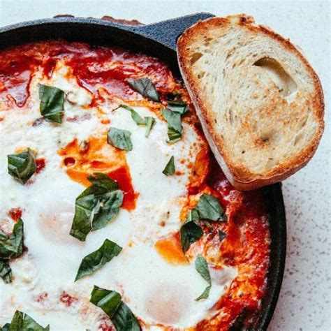 Cast Iron Baked Eggs In Tomato Cast Iron Baked Eggs In Tomato Sauce Aka Shakshuka Super Easy