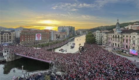 Las imágenes de la fiesta de la gabarra en Bilbao El Correo