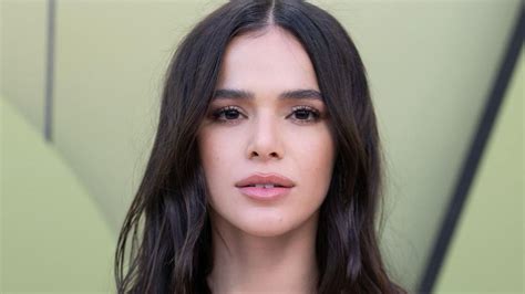 Bruna Marquezine Ganha Grande Destaque Em Novo Pôster De Besouro Azul