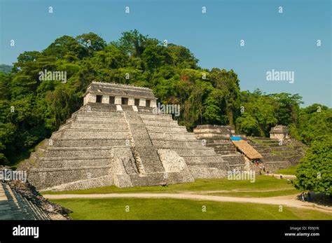 Temple of the inscriptions palenque hi-res stock photography and images ...