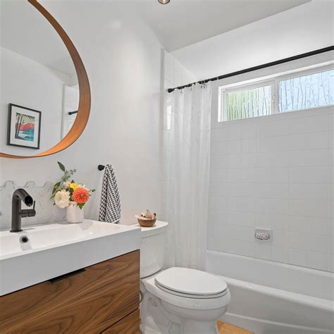 Small Bathroom Window - Photos & Ideas | Houzz