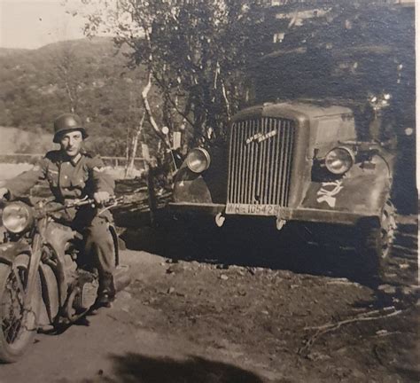 Foto Gebirgsjäger Krad Zündapp 750 Opel Blitz Renntierkopf Wappen