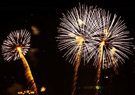 Asisbiz New Year 2011 Fireworks Makati Philippines 009