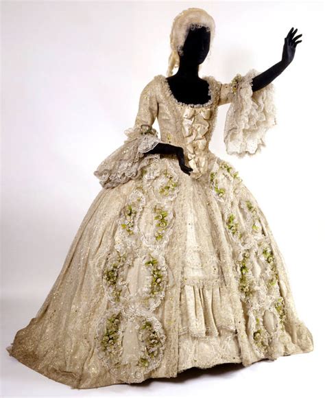 Opera costume · V&A