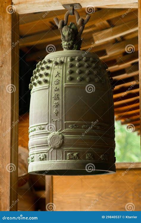 Традиционный колокол стоковое изображение. изображение насчитывающей ...