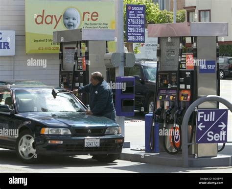 76 gas station hi-res stock photography and images - Alamy