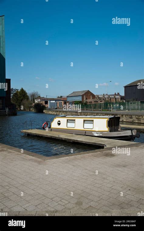 Narrow boat and the Loughborough Canal Basin on the Grand Union Canal ...