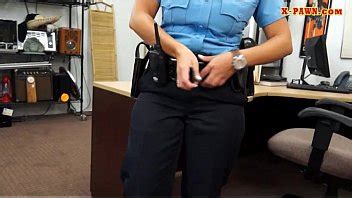 Mujer policía latina follada por peón XVIDEOS