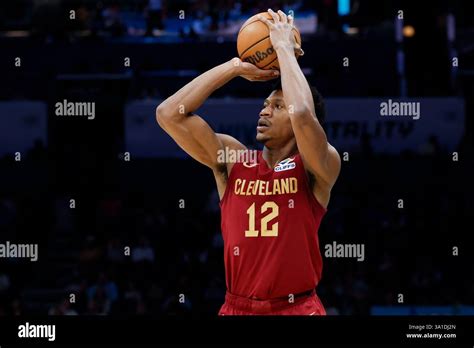 cleveland cavaliers  deandre hunter shoots