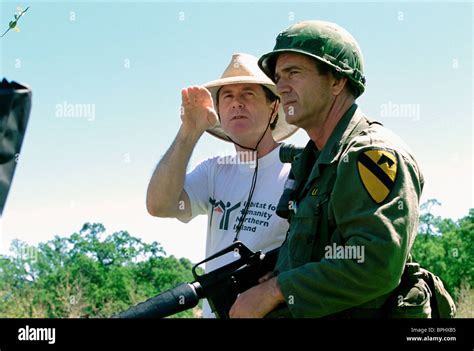 RANDALL WALLACE & MEL GIBSON WE WERE SOLDIERS (2002 Stock Photo ...