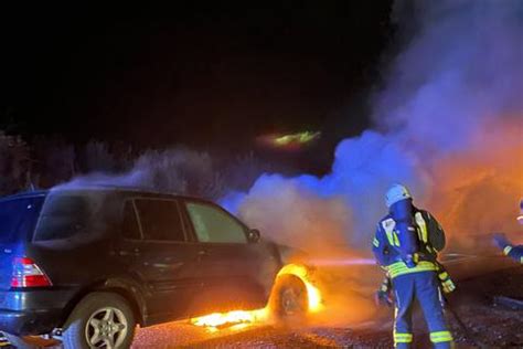 Auto brennt auf der Autobahn bei Aßlar aus