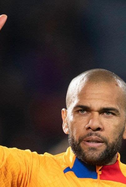 Filtran conversación íntima de Dani Alves con su esposa en la cárcel y