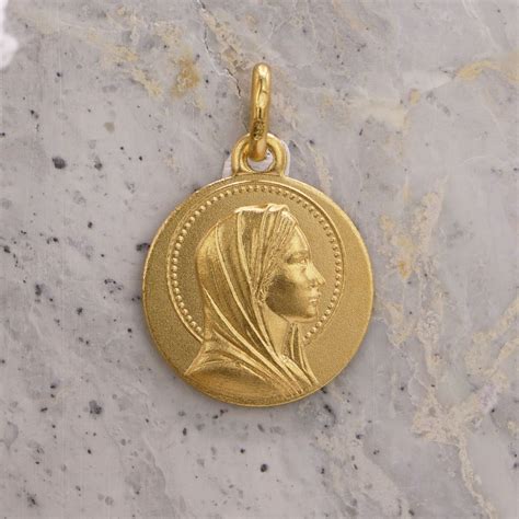 Médaille Vierge couronnée en Or jaune 18 carats