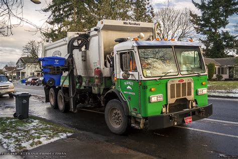 Peterbilt Mcneilus Zr Garbage Truck Chassis Peterbi Flickr