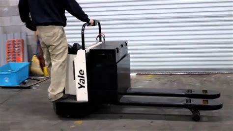 Yale Ride On Electric Pallet Jack Youtube