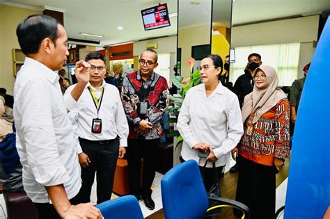 Jokowi Dibuat Kaget Saat Tinjau Penyampaian SPT Pajak Di KPP Pratama