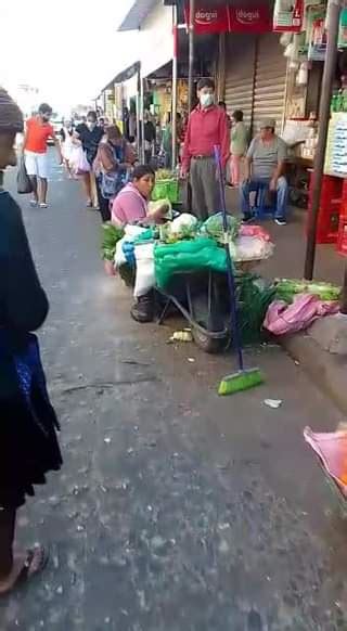 Denuncian la proliferación de vendedores ambulantes en el mercado San