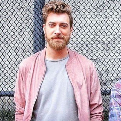 Rhett Mclaughlin Net Worth in 2024, Age, Wife, Height, Kids - Local 8 Now