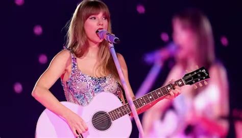 Watch: Taylor Swift Receives 8-Minute Long Standing Ovation - Lahore Mirror