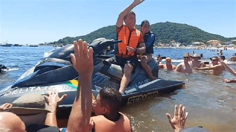 Vacina Em Falta Bolsonaro Libera Arma Anda De Jet Ski Ataca