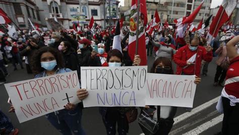 Pedro Castillo Grupos De Personas Protestan Contra El Gobierno Y Sus