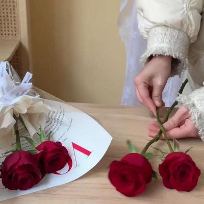 Two Rose Bouquet Wrapping Video Diy Bouquet Wrap How To Wrap