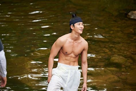 Top 13 Male Korean Actors With The Best Abs (Part 2) - Trends - In ...