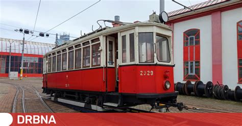 Dopravn Podnik Koupil Historickou Tramvaj Ve V De Sk M Stylu Pln