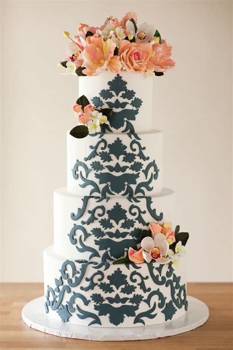 2023's Ultimate Guide to Choosing Your Boston Wedding Cake