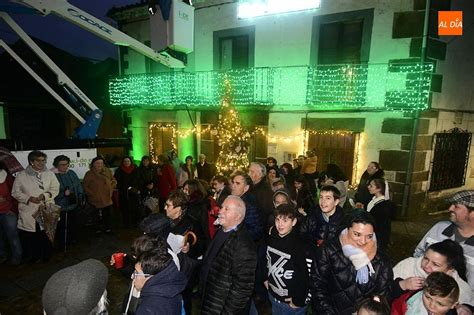 Iberdrola Ilumina El Rbol Navidad De La Asociaci N Damajuanas De