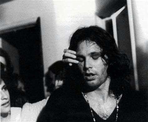 Pin Di AUTOAPRENDIZAJE ACADEMIA DE CO Su MUSICA Jim Morrison Carrie