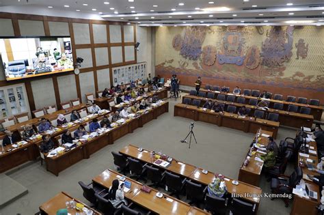 Rapat Kerja Kementerian Perdagangan Dengan Komisi Vi Dpr Ri