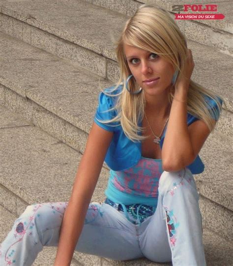 Blonde Sexy Dans Une Tenue Diff Rente Chaque Jour Folie