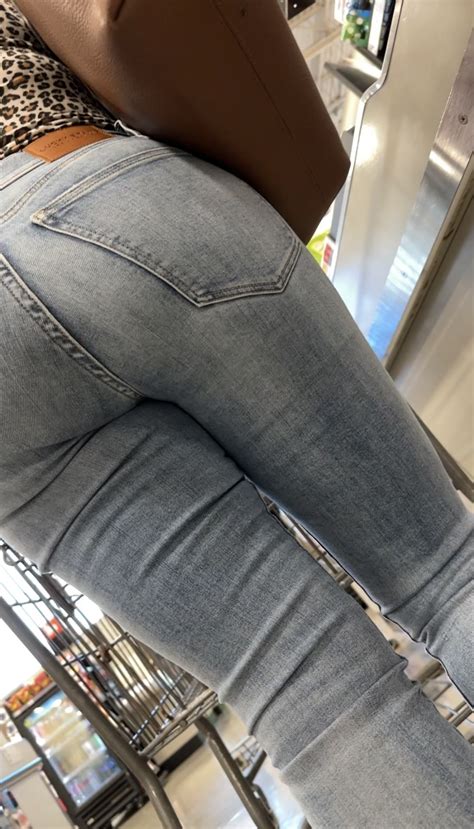 PLUMP JUICY ASS MILF OC Tight Jeans Forum