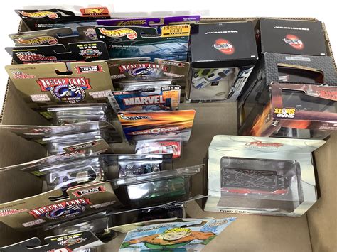 Lot 30 NIP Cars Hot Wheels Petersen Batman