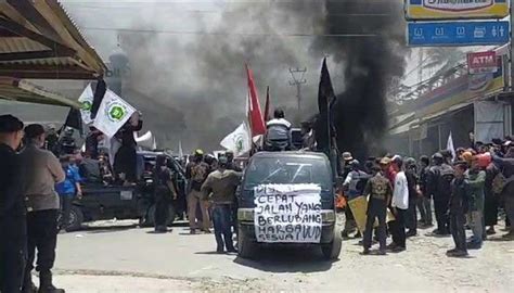 Demo Jalan Rusak Warga Pajampangan Sukabumi Ancam Boikot Pemilu