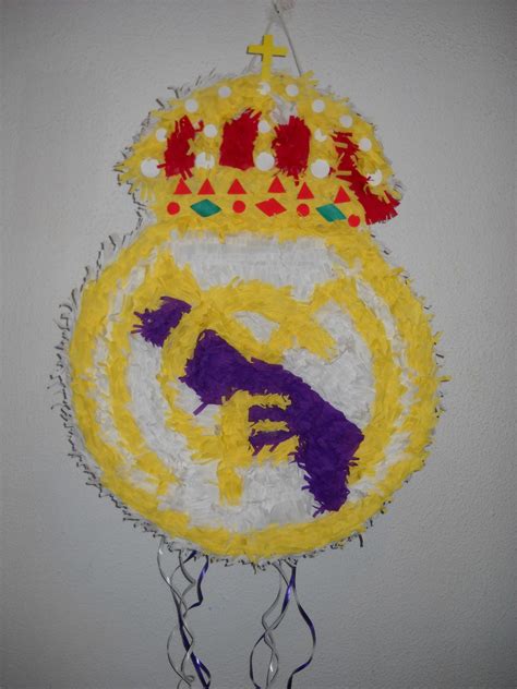 Piñata del Escudo del Real Madrid Piñatas Manualidades Piñatas para