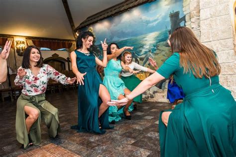 Конкурсы на свадьбу для жениха, невесты и гостей: приличные и смешные ...