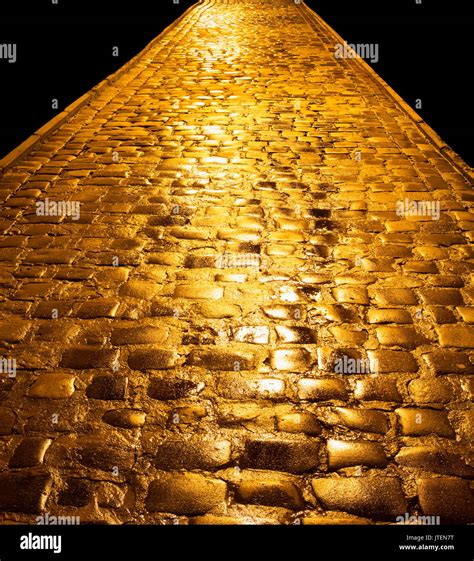 Brick Path Yellow Hi Res Stock Photography And Images Alamy