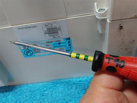 Как открутить винты torx TR10 без использования правильной отвертки - HD01