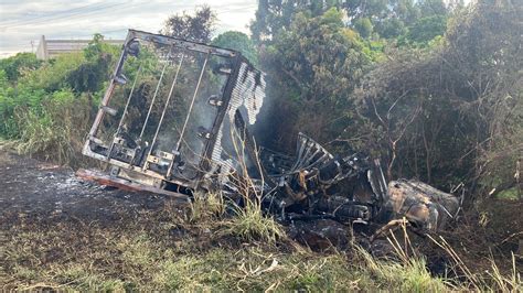 Carreta pega fogo e um fica em estado grave após acidente na Anhanguera