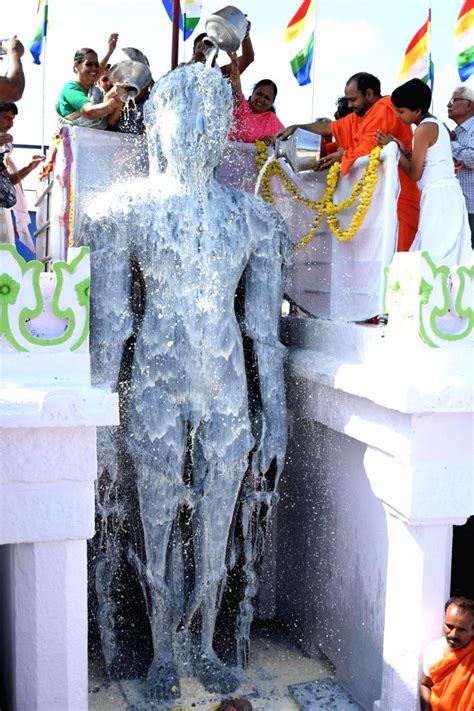 Gommatagiri (Karnataka): Lord Bahubali - Mahamastakabhisheka