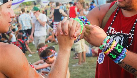 Kandi Etiquette The Guide To Trading For First Timers Edm Identity