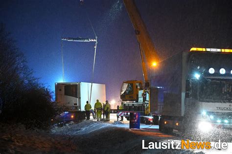 Bab Autobahn Voll Gesperrt Sattelzug Kommt Von Fahrbahn Ab