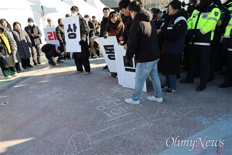 제막식도 전에 수모 당한 동대구역 박정희 동상