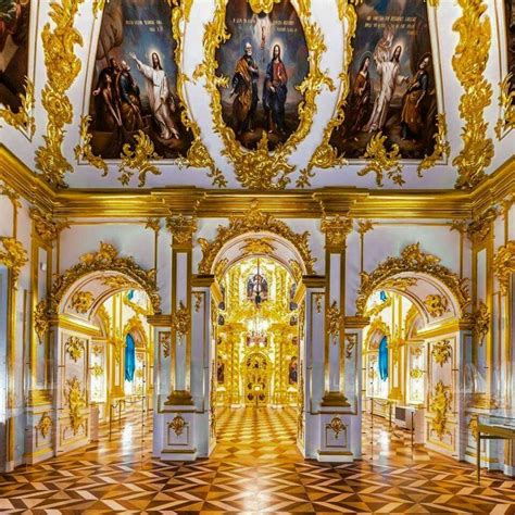 The church of the Grand Palace in Peterhof. | Palacios, Arquitectura, Rusia
