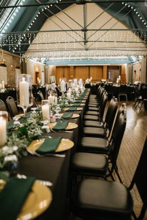 Elegant Emerald Green Wedding Theme Ideas