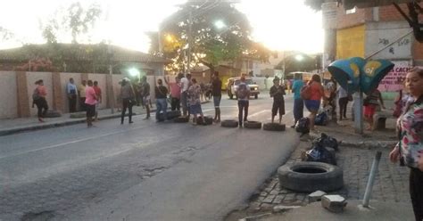 G1 Moradores protestam por mais ônibus em bairro de Cariacica ES